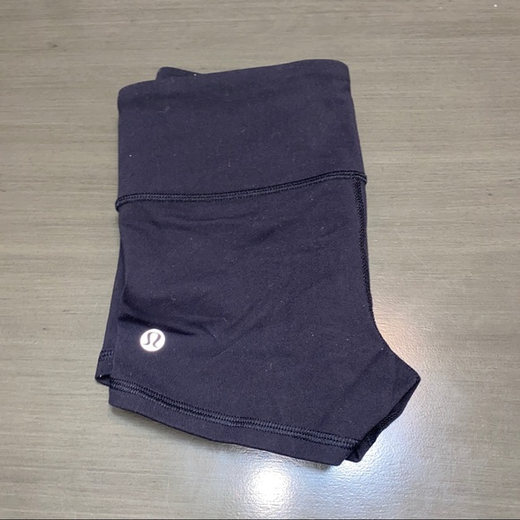Lululemon Solid Black Sretch Shorts Size 2